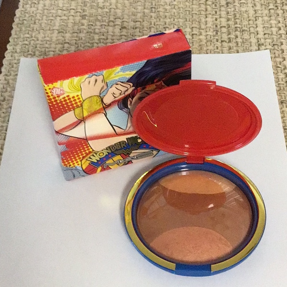 Mac Wonder Woman mineralize skinfinish